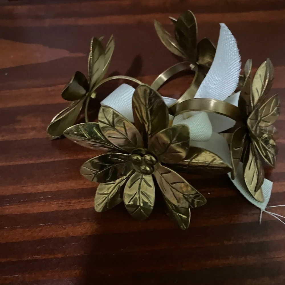 Pottery Born Set Of 4 Gold Leaf Poinsettia Floral Festive Holiday Napkin Rings